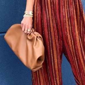 LEATHER CAMEL BROWN POUCH BAG